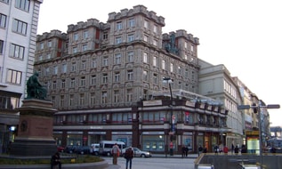 KWYYHQHNNBAPjungmannovo-namesti-palac-adria152957234558.jpg